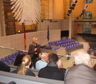 In einem der sechs Zuschauerrnge im Plenarsaal des Reichstagsgebudes wurde uns alles Wichtige erlutert